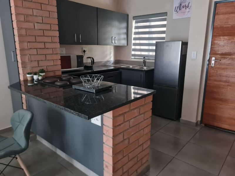 Modern 2 Bedrooms, 2 bathrooms Apartment To Rent in Waterfall Ridge, Vorna valley in Midrand - Photo 2