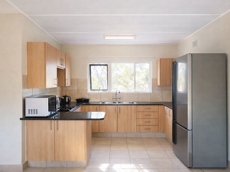 Modern 2 Bedroom Apartment. - Photo 2