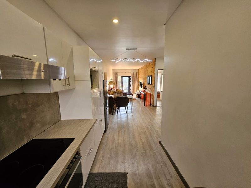 Elegant 2 Bed, 2 Bath Furnished Garden Unit – Bedfordview - Photo 5