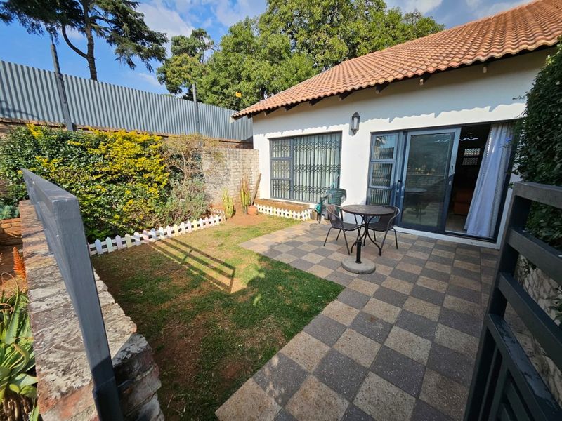 Elegant 2 Bed, 2 Bath Furnished Garden Unit – Bedfordview - Photo 1