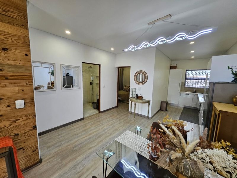Elegant 2 Bed, 2 Bath Furnished Garden Unit – Bedfordview - Photo 7