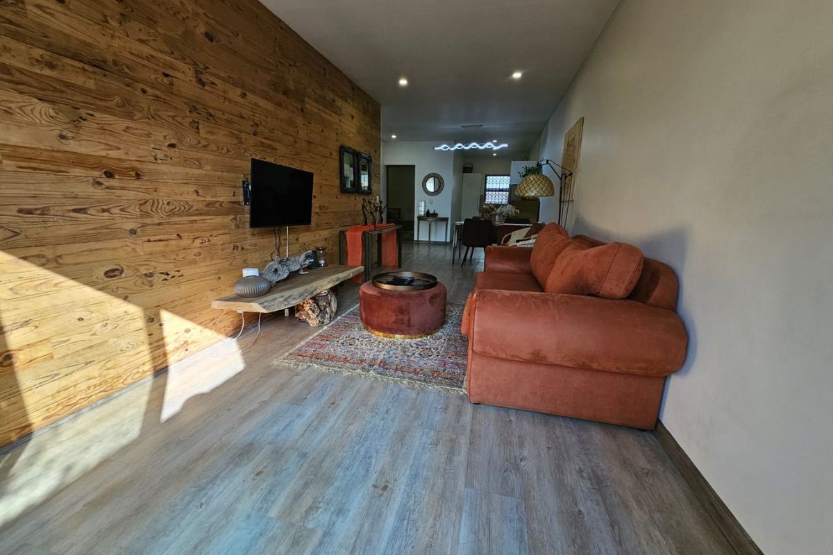 Elegant 2 Bed, 2 Bath Furnished Garden Unit – Bedfordview - Photo 3
