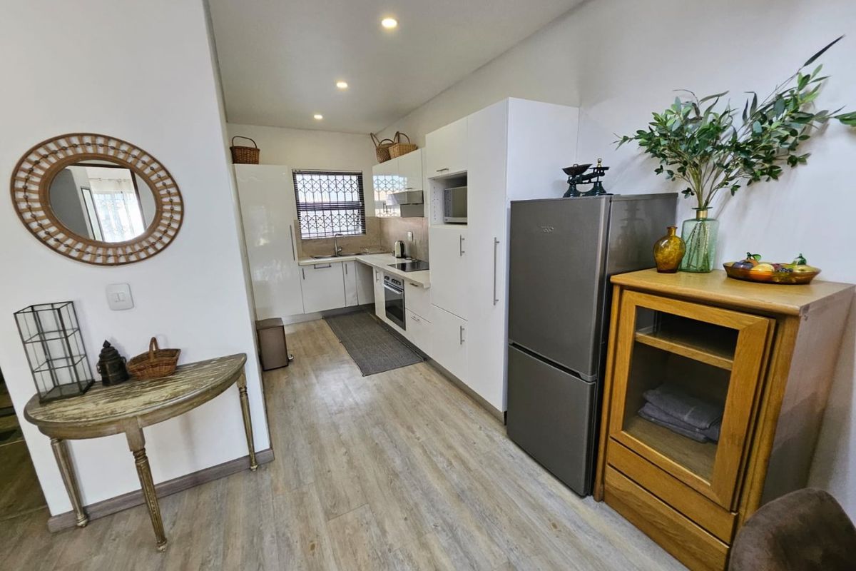 Elegant 2 Bed, 2 Bath Furnished Garden Unit – Bedfordview - Photo 4