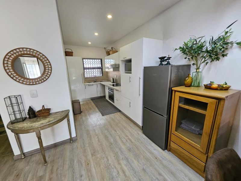 Elegant 2 Bed, 2 Bath Furnished Garden Unit – Bedfordview - Photo 4