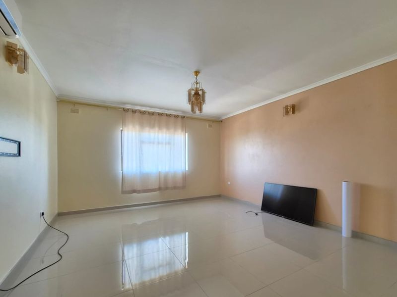 Modern 4-Bedroom Family Home in a Sought-After Suburb for Rent - Photo 3