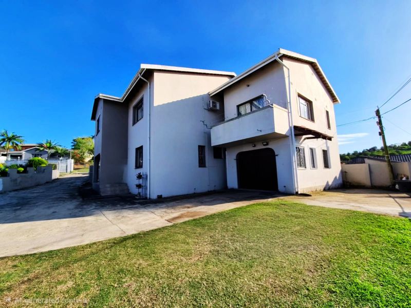 Modern 4-Bedroom Family Home in a Sought-After Suburb for Rent - Photo 1