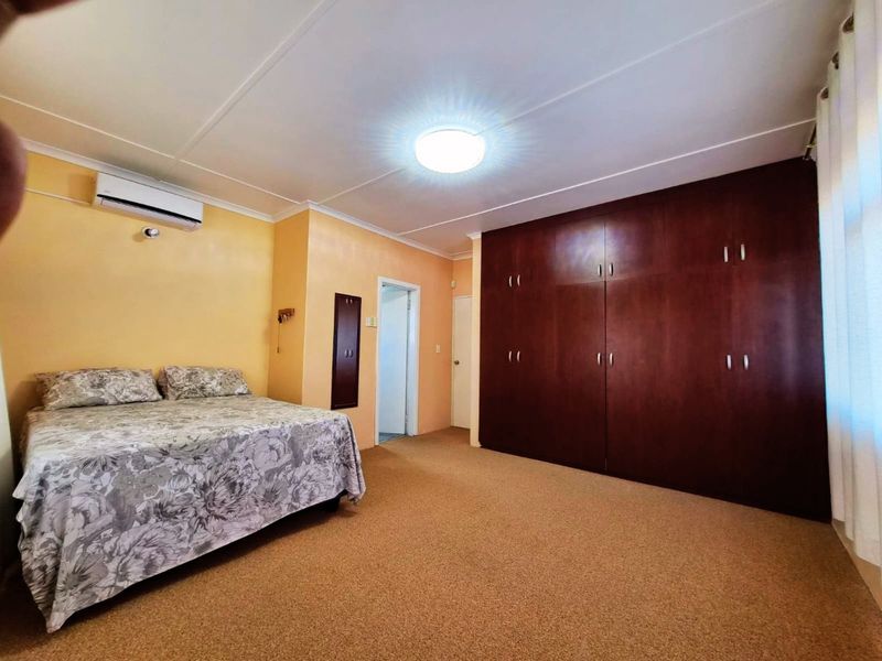 Modern 4-Bedroom Family Home in a Sought-After Suburb for Rent - Photo 7