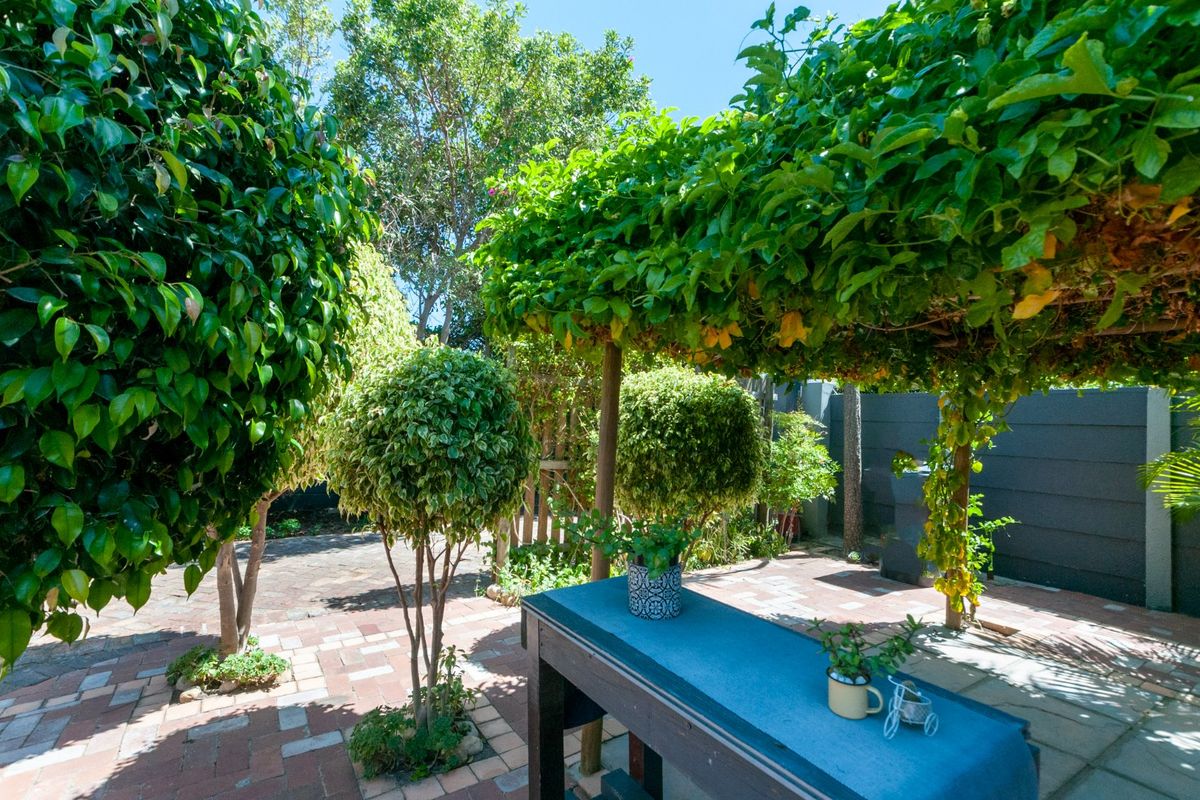 Spacious Garden Cottage Available 01 August 2026 - Photo 4