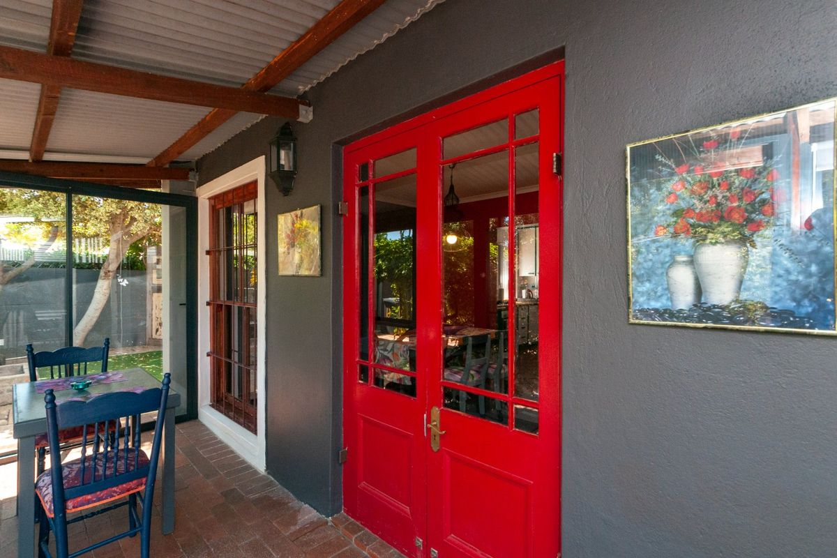 Furnished, Spacious Garden Cottage Available 01 August 2026 - Photo 3