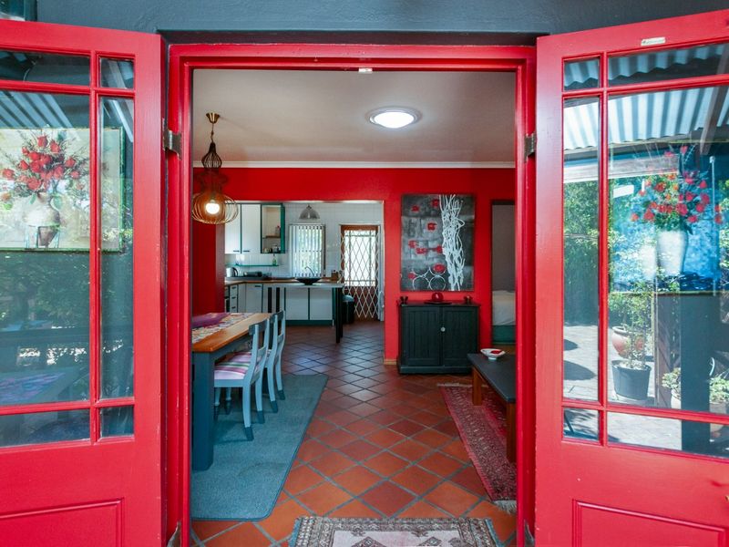Furnished, Spacious Garden Cottage Available 01 August 2026 - Photo 2