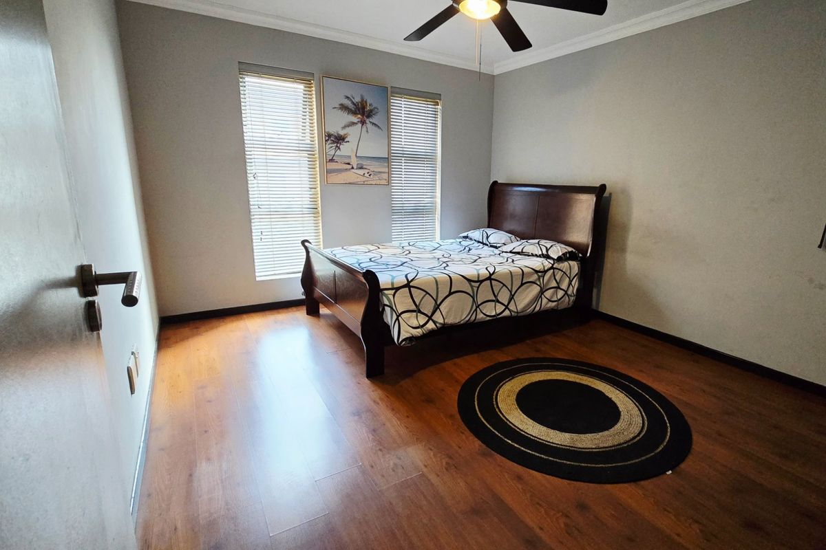 Modern 2 Bedroom Apartment in Secure Lifestyle Estate on the Bedfordview Border - Photo 5