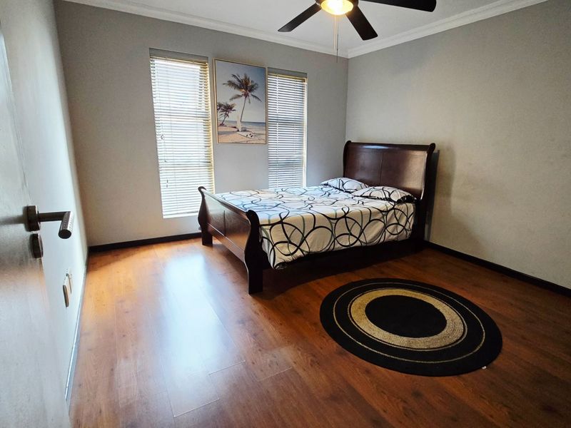 Modern 2 Bedroom Apartment in Secure Lifestyle Estate on the Bedfordview Border - Photo 5