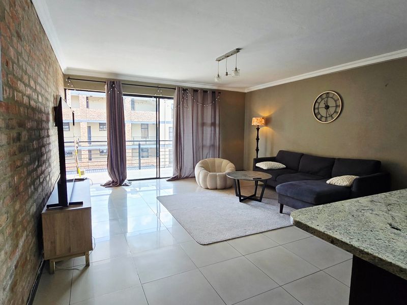 Modern 2 Bedroom Apartment in Secure Lifestyle Estate on the Bedfordview Border - Photo 1