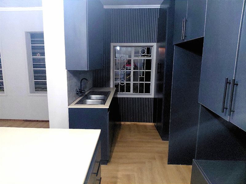 Newly Renovated Family Home with Self-Contained Flatlet - Photo 2