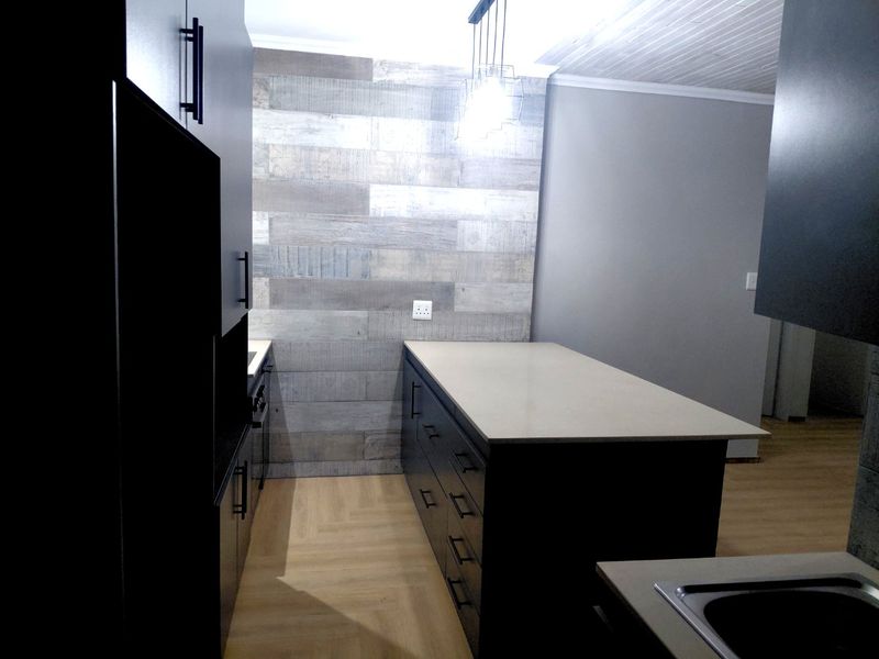 Newly Renovated Family Home with Self-Contained Flatlet - Photo 8