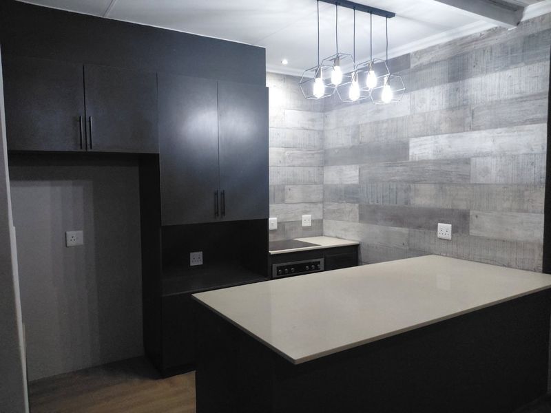 Newly Renovated Family Home with Self-Contained Flatlet - Photo 6