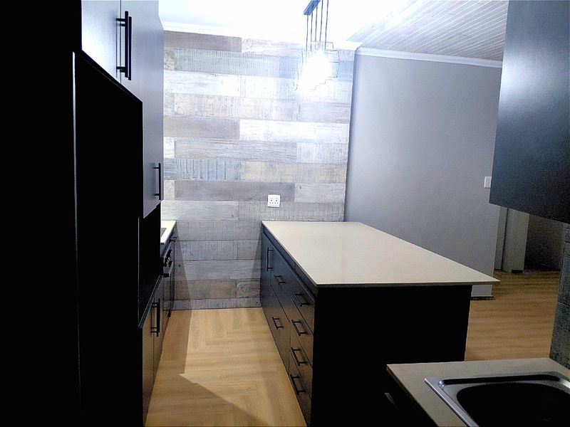 Newly Renovated Family Home with Self-Contained Flatlet - Photo 3