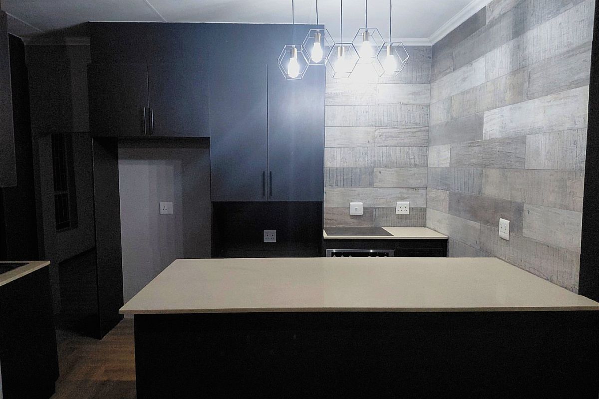 Newly Renovated Family Home with Self-Contained Flatlet - Photo 5