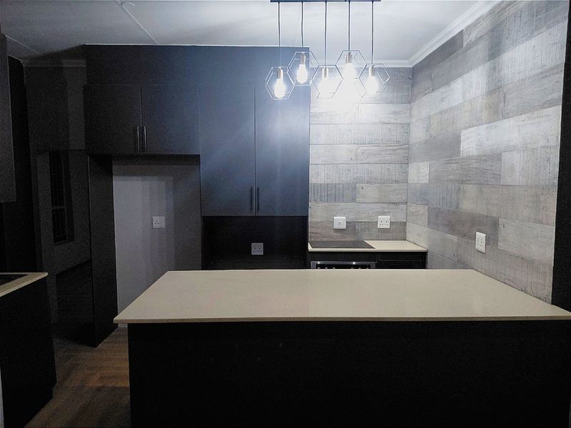 Newly Renovated Family Home with Self-Contained Flatlet - Photo 5
