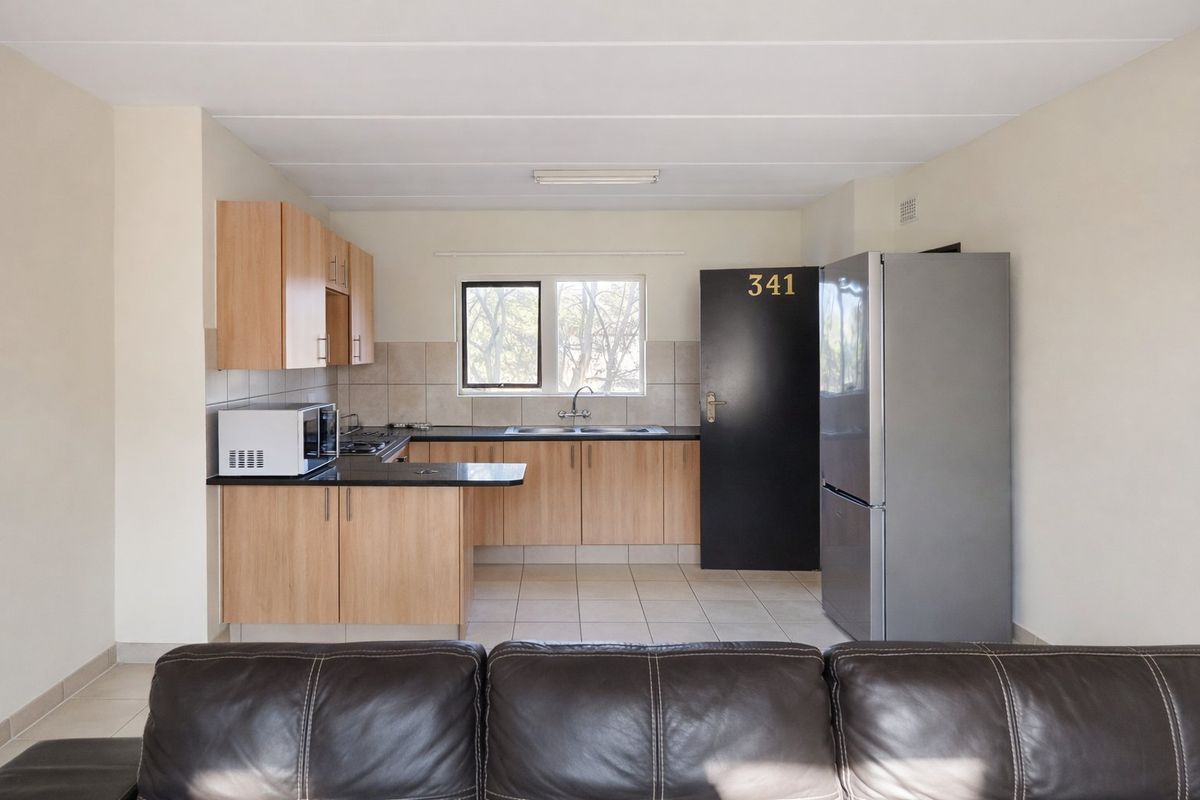 Priced to sell! No Transfer Duty! - Photo 2
