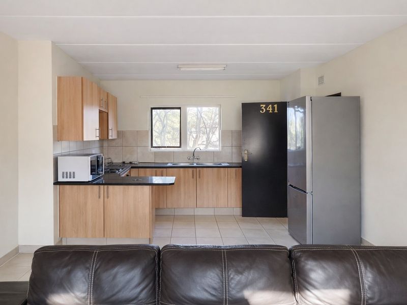 Priced to sell! No Transfer Duty! - Photo 2