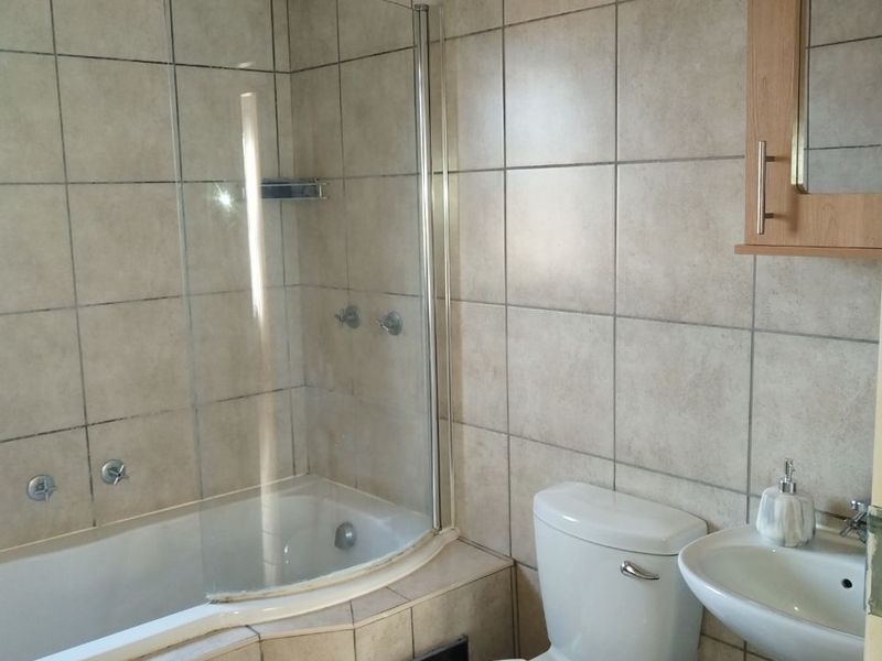 Priced to sell! No Transfer Duty! - Photo 8