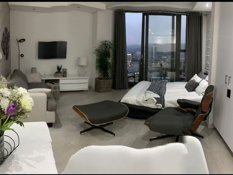 Sophisticated Urban Living in Bedfordview - Photo 1