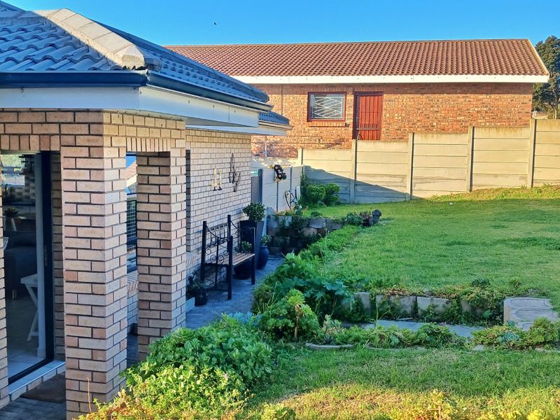 Spacious and Stylish Living in Fraaiuitsig - Photo 3