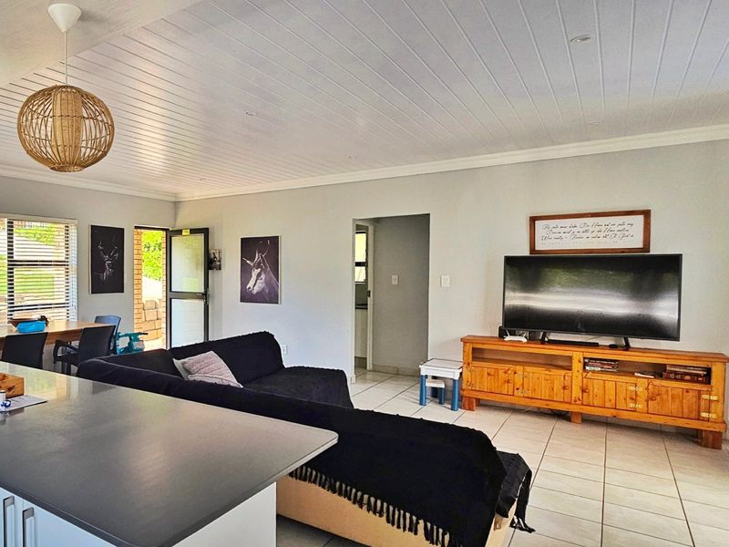 Spacious and Stylish Living in Fraaiuitsig - Photo 7