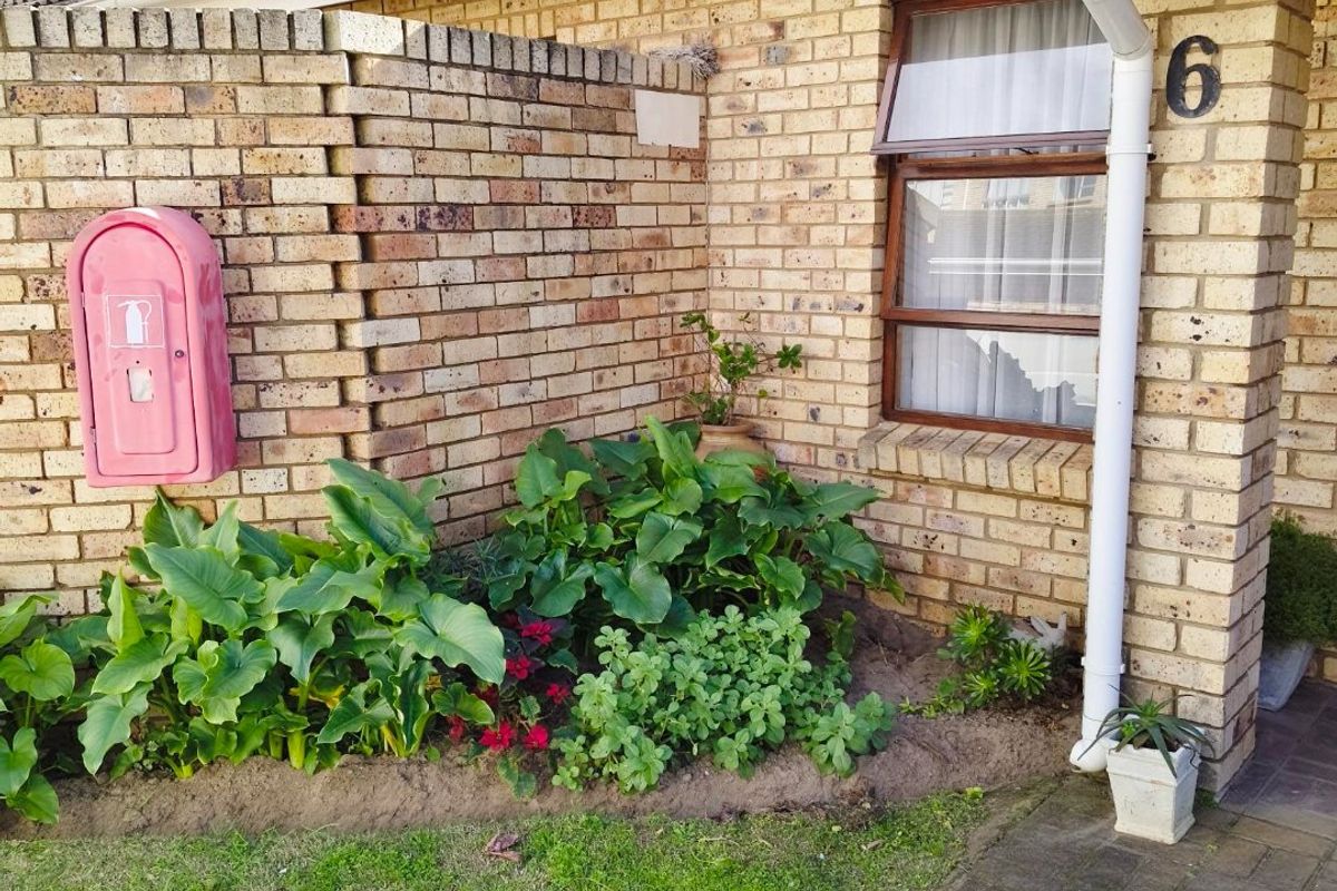 3 Bedroom Townhouse in Aston Bay - Photo 2