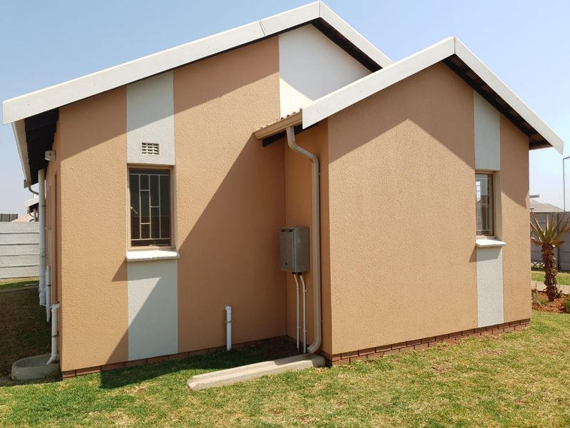 Specious 3-bedroom house for sale in Sky City - Photo 2