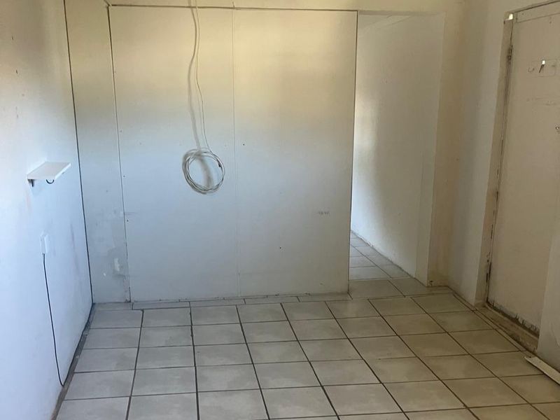 One Bedroom Flat for Rent up for Grabs! - Photo 5
