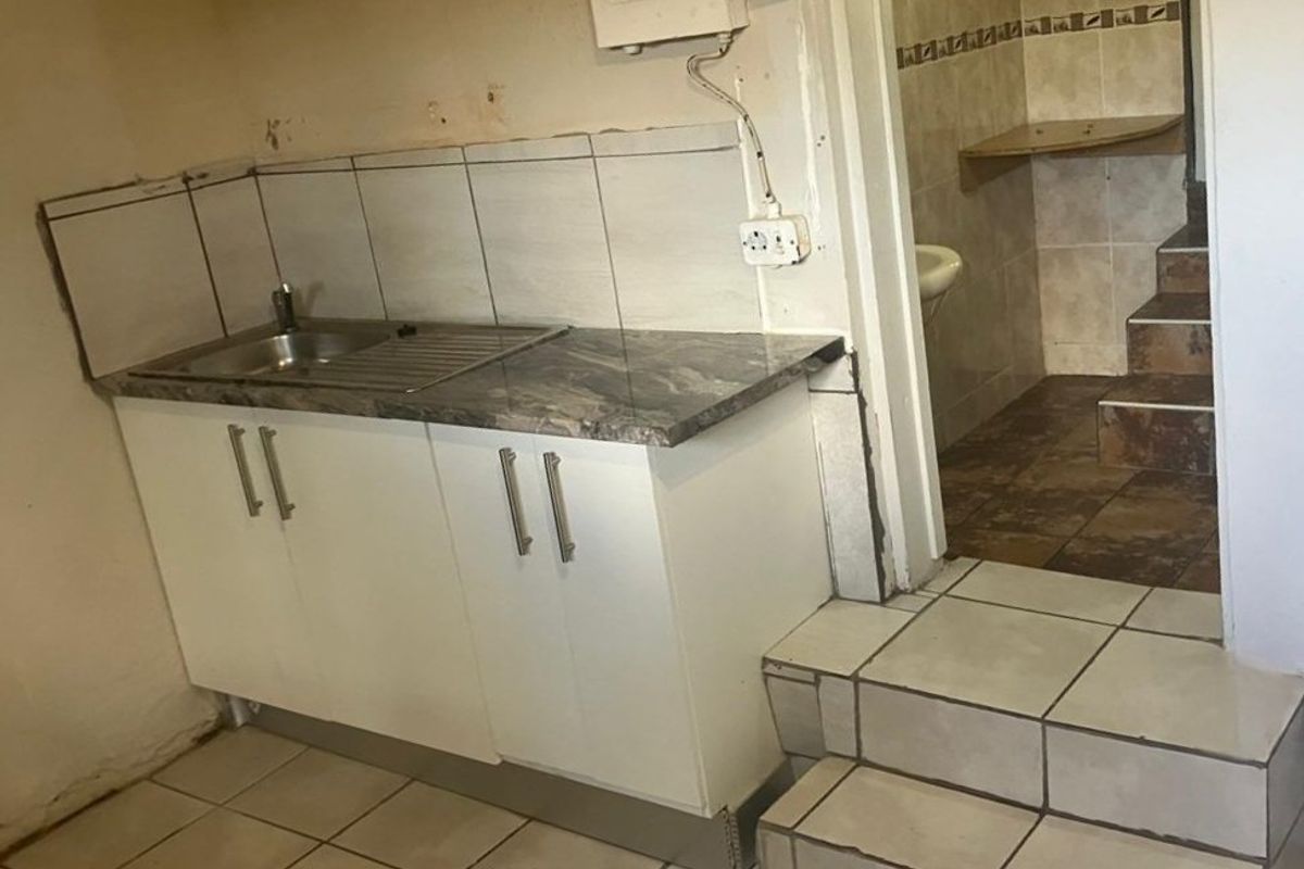 One Bedroom Flat for Rent up for Grabs! - Photo 4