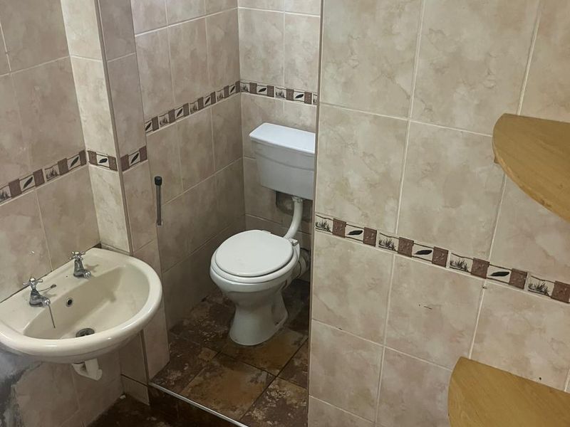 One Bedroom Flat for Rent up for Grabs! - Photo 6