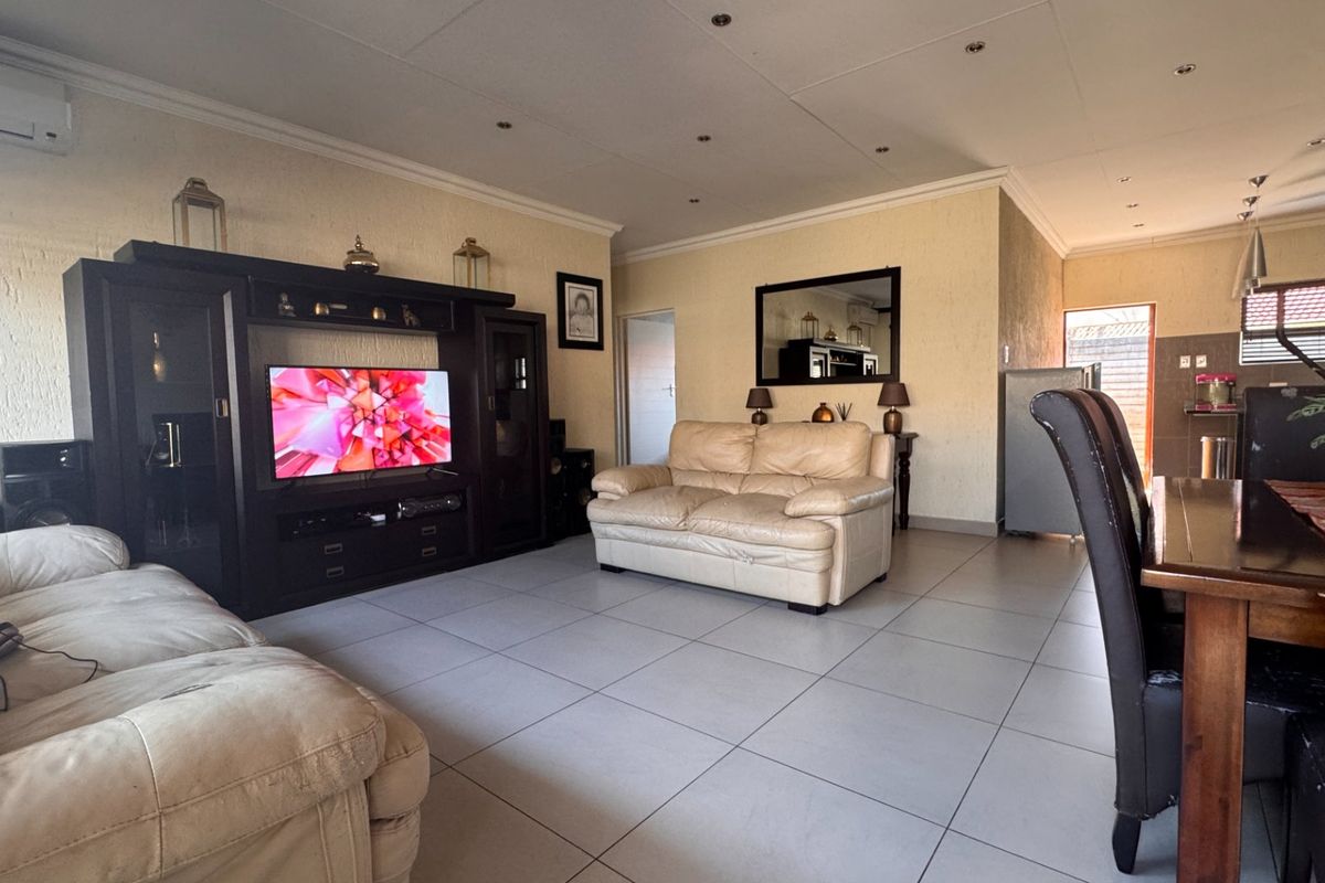 Fantastic unit in a secure development - Three Rivers Proper. - Photo 5