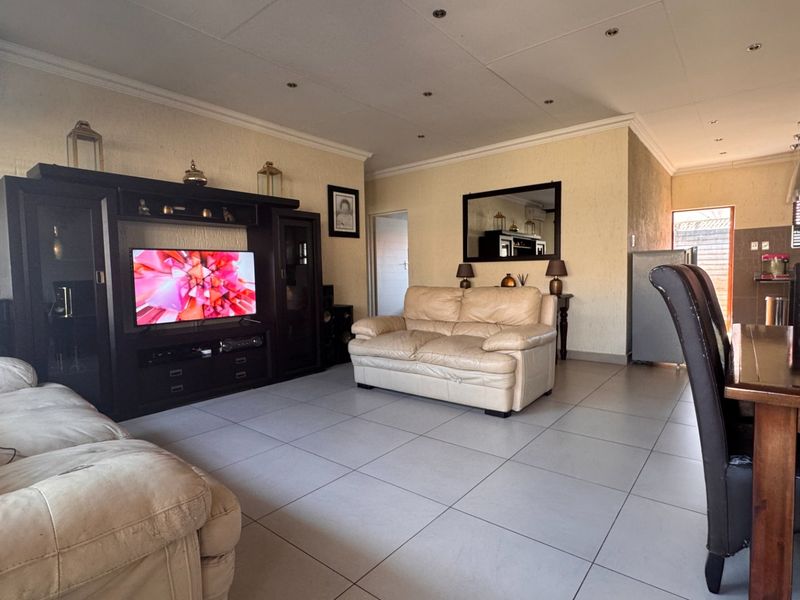 Fantastic unit in a secure development - Three Rivers Proper. - Photo 5