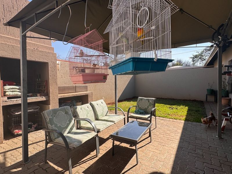Fantastic unit in a secure development - Three Rivers Proper. - Photo 2