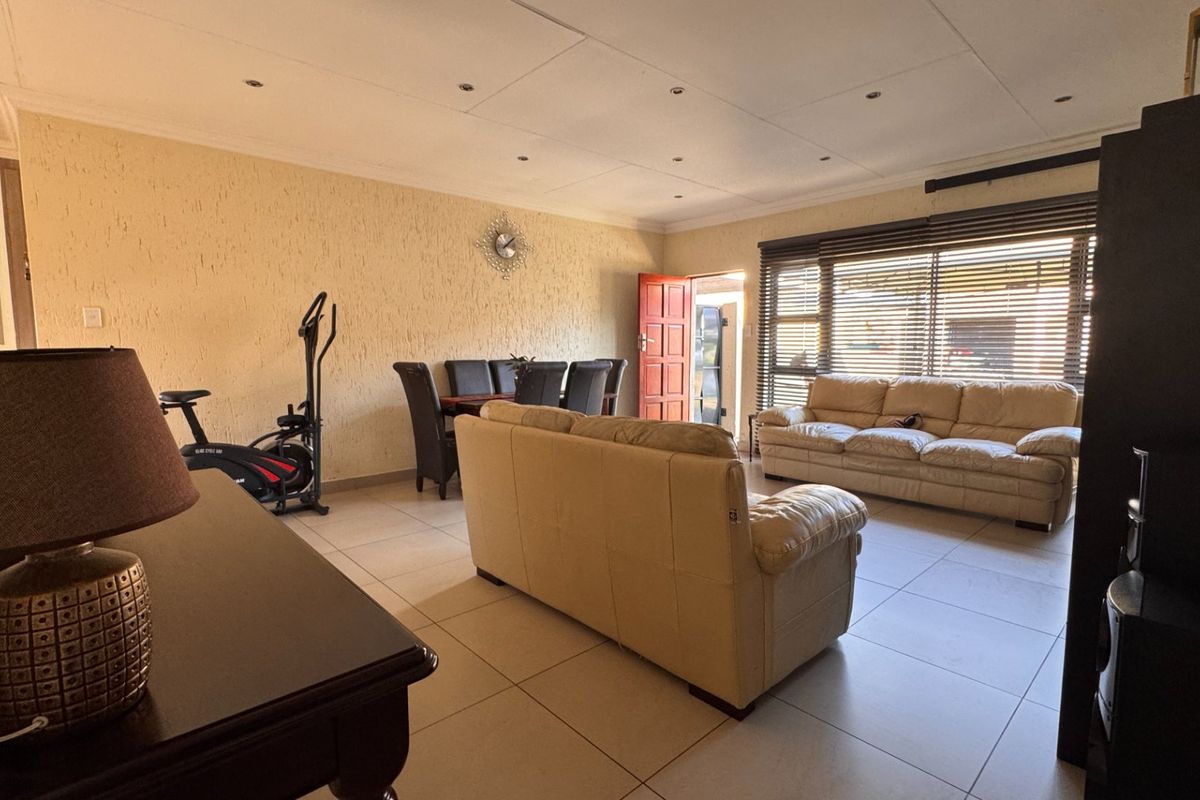 Fantastic unit in a secure development - Three Rivers Proper. - Photo 4