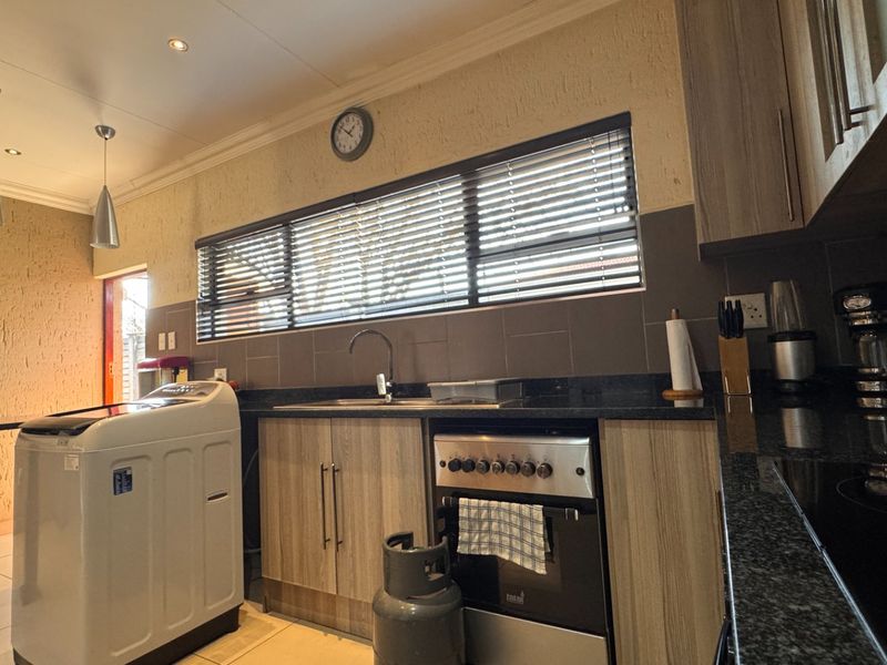 Fantastic unit in a secure development - Three Rivers Proper. - Photo 10