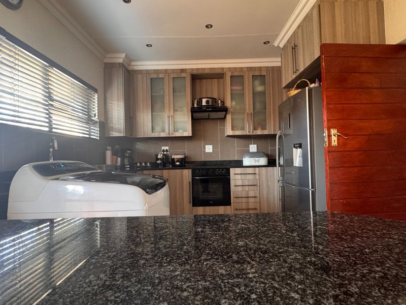 Fantastic unit in a secure development - Three Rivers Proper. - Photo 9