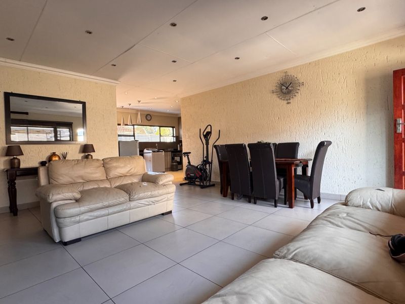 Fantastic unit in a secure development - Three Rivers Proper. - Photo 6