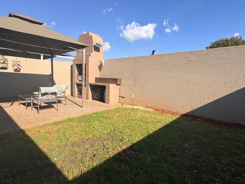 Fantastic unit in a secure development - Three Rivers Proper. - Photo 3