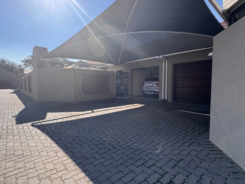 Fantastic unit in a secure development - Three Rivers Proper. - Photo 1