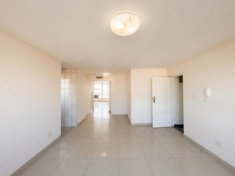 3-Bedroom  Durban Beachfront Apartment with Panoramic Sea & City Views - Photo 8