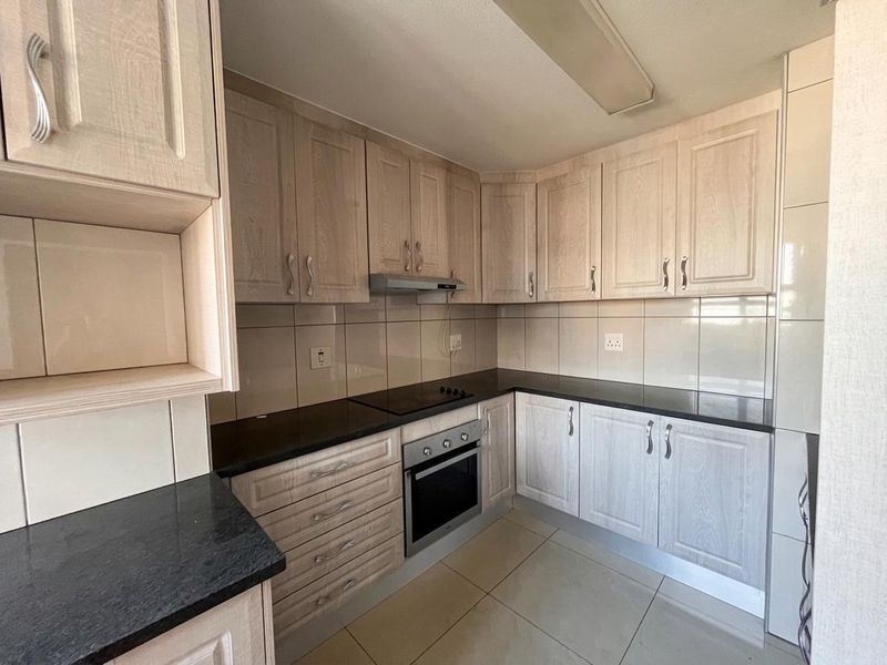 3-Bedroom  Durban Beachfront Apartment with Panoramic Sea & City Views - Photo 7