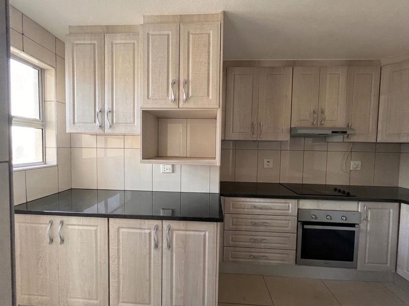 3-Bedroom  Durban Beachfront Apartment with Panoramic Sea & City Views - Photo 6