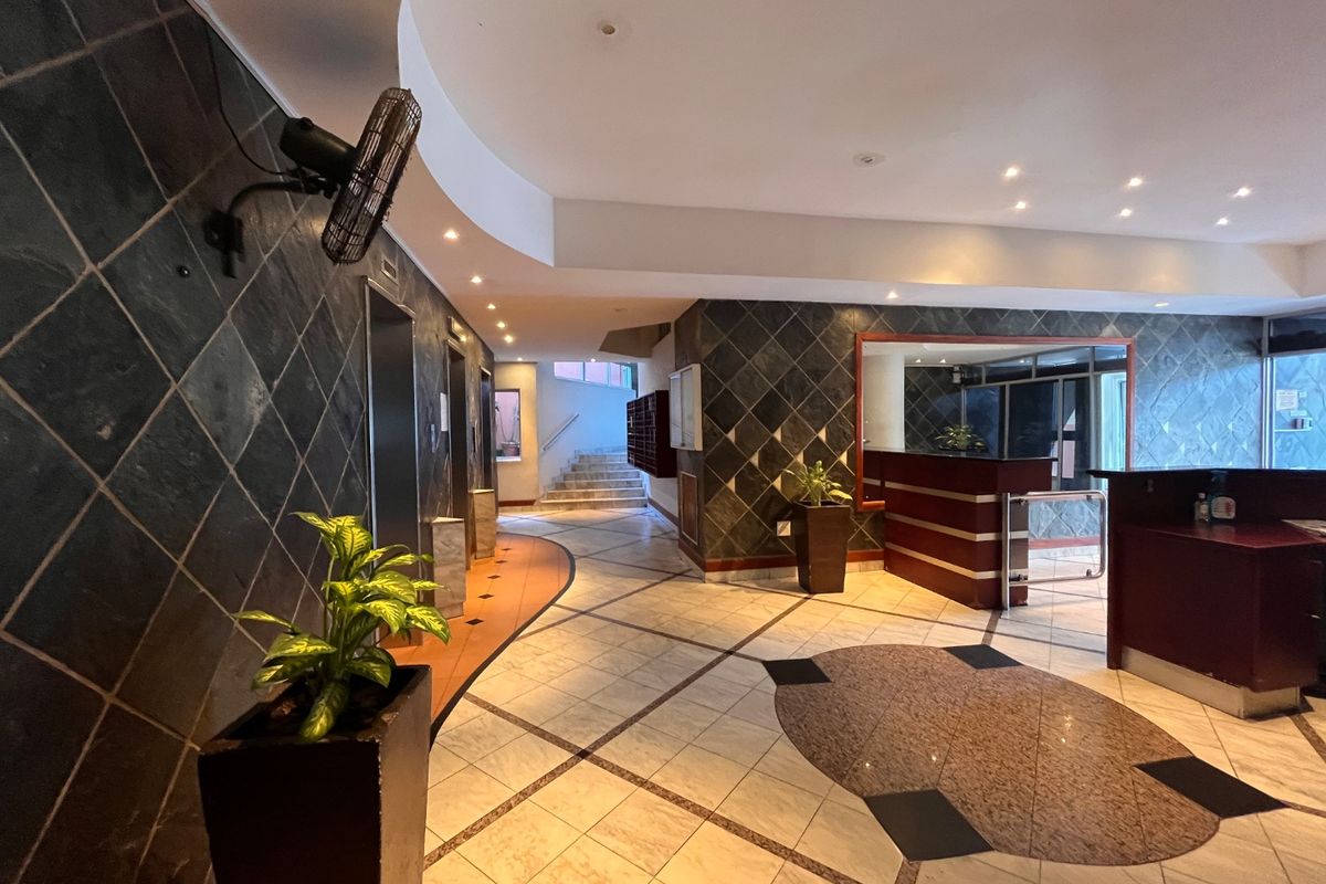 3-Bedroom  Durban Beachfront Apartment with Panoramic Sea & City Views - Photo 3