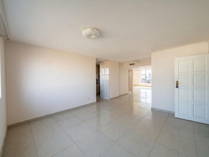 3-Bedroom  Durban Beachfront Apartment with Panoramic Sea & City Views - Photo 10