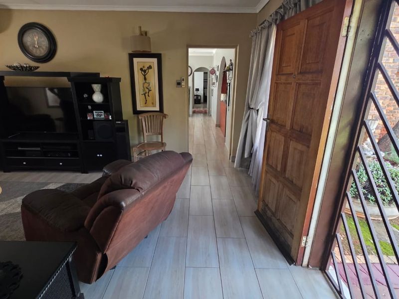 Dual-Living Doornpoort Gem with Exceptional Space - Photo 4