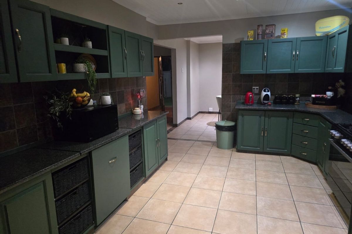 Spacious Family Home with Granny Flat - Photo 3